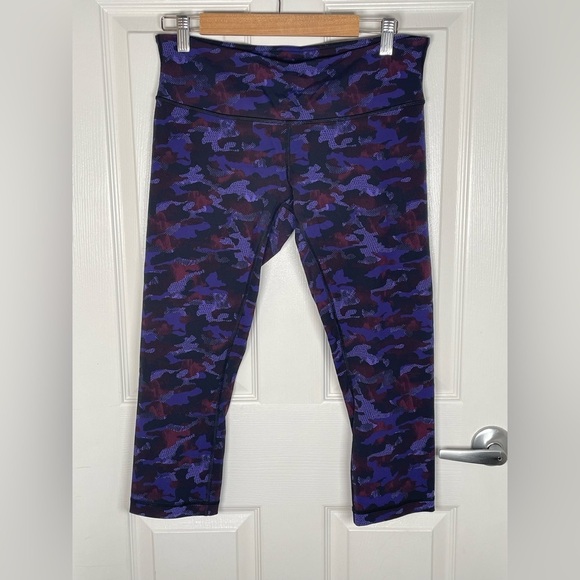 Lululemon Wunder Under Crop (Hi-Rise) Purple Camo Size 10 - Picture 7 of 10